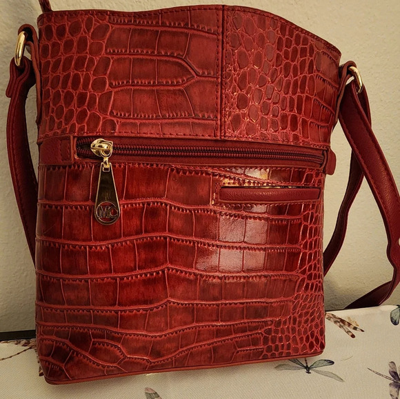 Marc Chantal Red Croc Leather Handbag Shoulder Strap Gold Accents Zip Close. - Picture 7 of 14